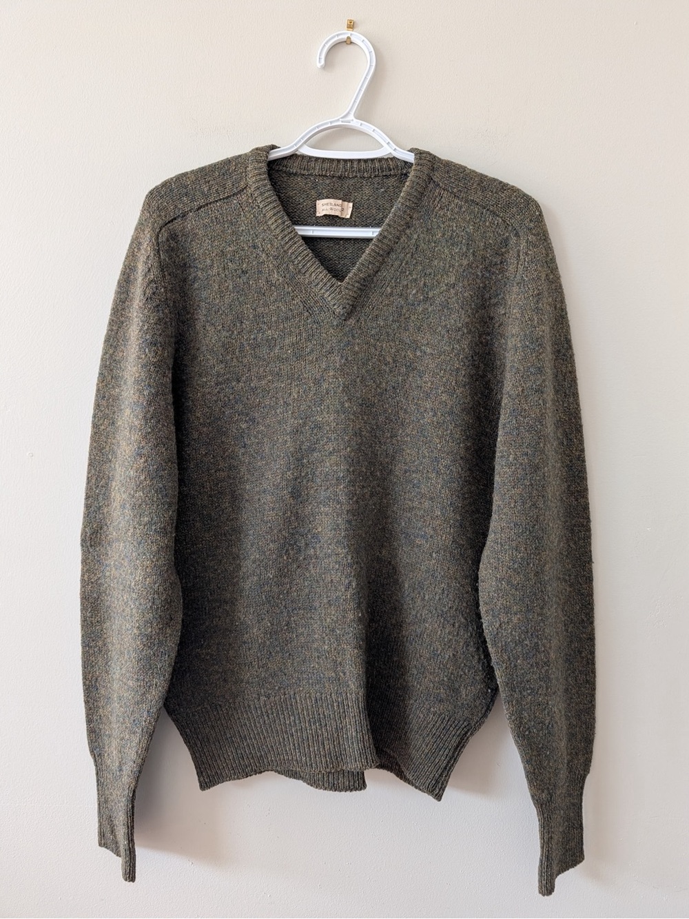 Shetland All Wool Heathered V-Neck Sweater Size 42